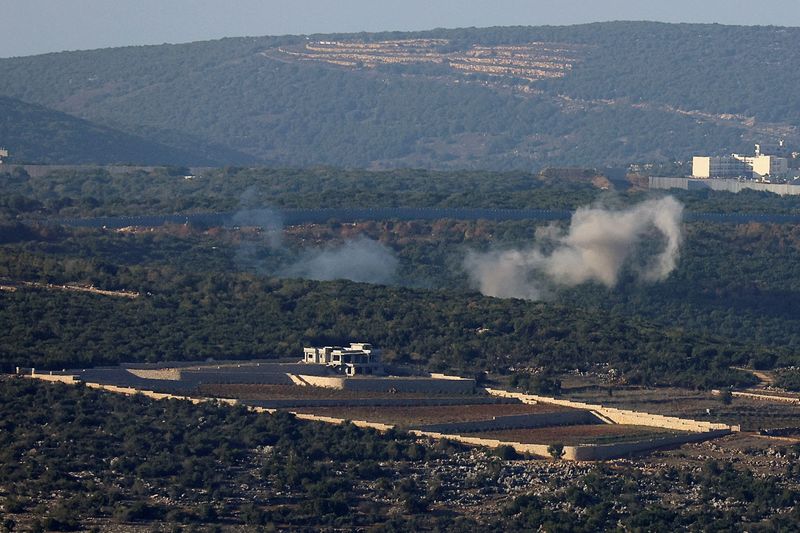 &copy; Reuters. دخان يتصاعد على الحدود الإسرائيلية اللبنانية كما يبدو من شمال إسرائيل في العاشر من نوفمبر تشرين الثاني 2023. تصوير: ألكسندر إيرموشينكو - رويتر