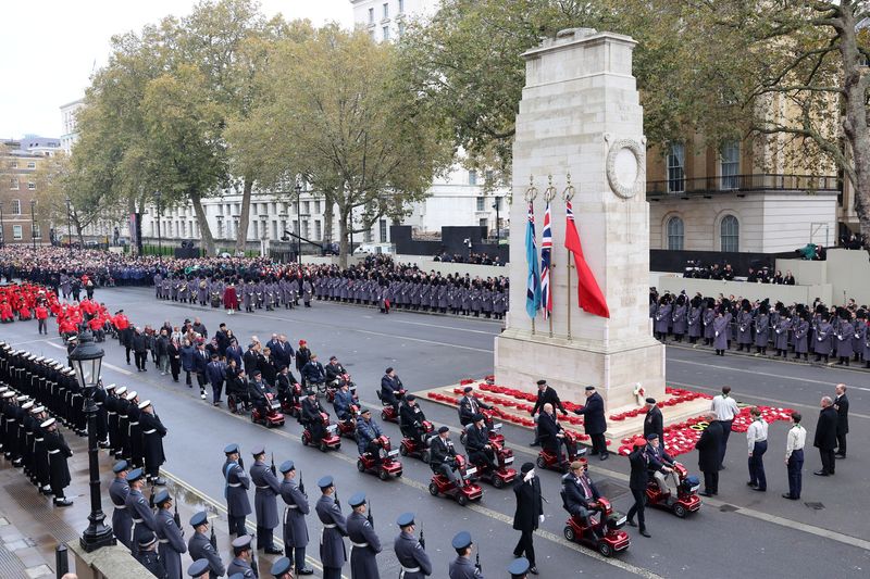 © Reuters. A general view of the veteran parade during the National Service of Remembrance at The Cenotaph on Whitehall  in London, Britian November 12, 2023.    Chris Jackson/Pool via REUTERS