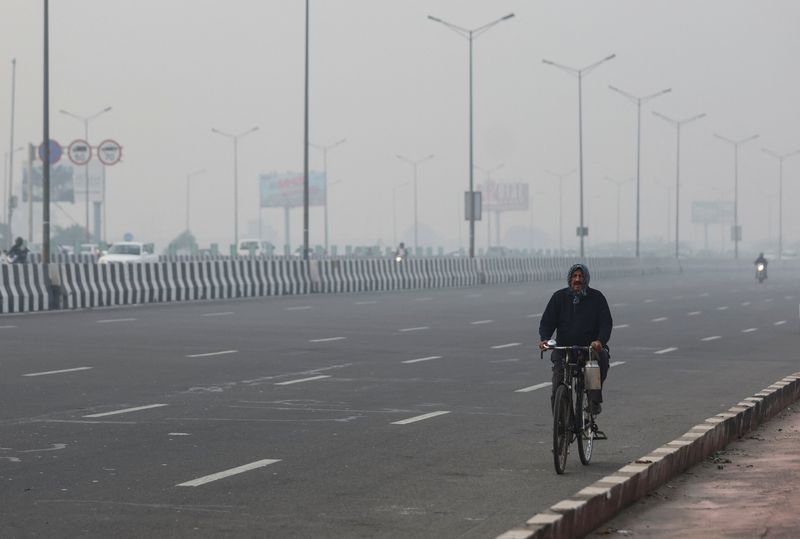 Smoky skies in Indian capital on Diwali as revellers defy firecracker ban