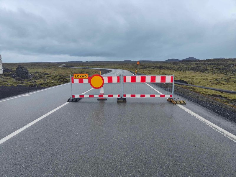 © Reuters. A closed road due to volcanic activity near Grindavik, Iceland November 11, 2023. Road Administration of Iceland via Facebook/ Handout via REUTERS