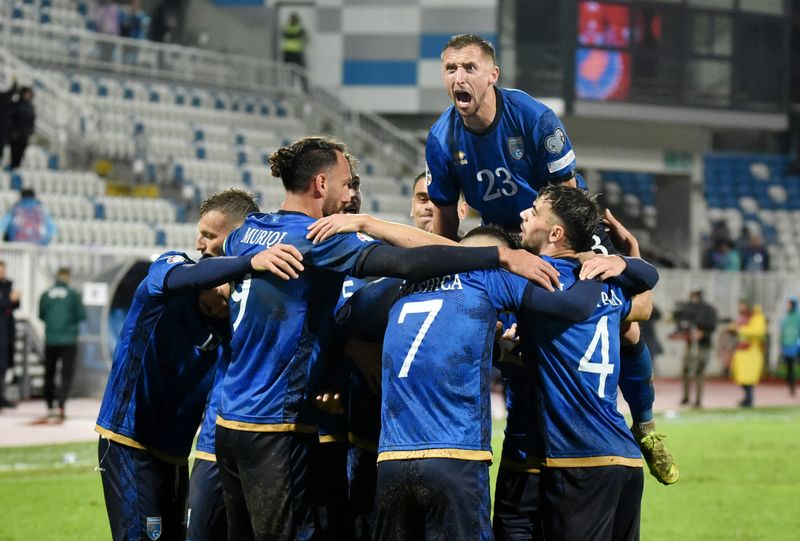 &copy; Reuters. ميلوت راشيكا يحتفل بتسجيل الهدف الأول لكوسوفو في الفوز 1-صفر على إسرائيل في مباراة مؤجلة بالتصفيات المؤهلة لبطولة أوروبا لكرة القدم يوم الأ