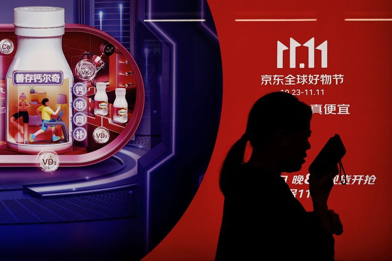 &copy; Reuters. 　１１月１２日、中国の電子商取引（ＥＣ）最大手アリババ・グループは、１１日深夜までの「独身の日」セール期間の売上高が前年から増加したと明らかにした。北京で１０月２６日撮影