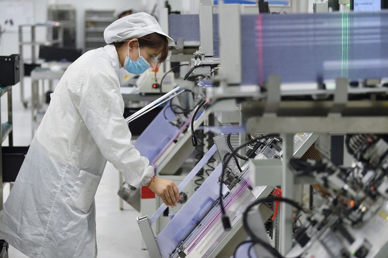 &copy; Reuters. FILE PHOTO: An employee works on the production line of a semiconductor chip company in Suqian, Jiangsu province, China February 28, 2023. China Daily via REUTERS  ATTENTION EDITORS - THIS IMAGE WAS PROVIDED BY A THIRD PARTY. CHINA OUT./File Photo