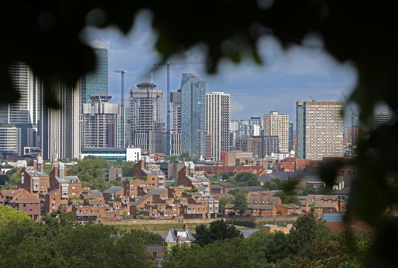 &copy; Reuters. FILE PHOTO: A view of residential homes alongside office blocks in Canary Wharf in London, Britain, August 1, 2023. REUTERS/Susannah Ireland/File Photo