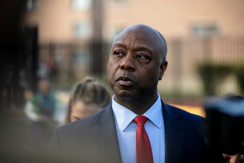 &copy; Reuters. FILE PHOTO: Republican presidential candidate U.S. Senator Tim Scott (R-SC) looks on as he tours the neighbourhood around New Beginnings Church in Chicago, Illinois, U.S., October 23, 2023.  REUTERS/Jim Vondruska/File Photo