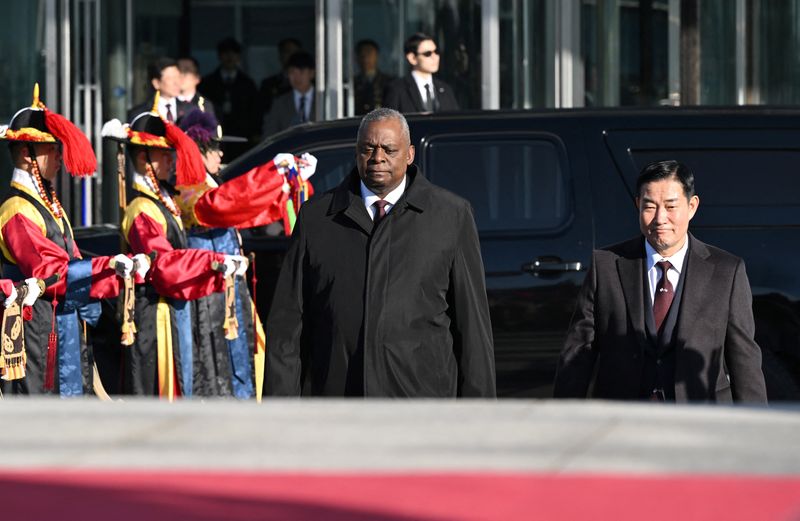 &copy; Reuters. US Secretary of Defense Lloyd Austin and South Korean Defence Minister Shin Won-sik attend a welcome ceremony before their annual security meeting at the Defence Ministry in Seoul, South Korea on November 13, 2023. JUNG YEON-JE/Pool via REUTERS