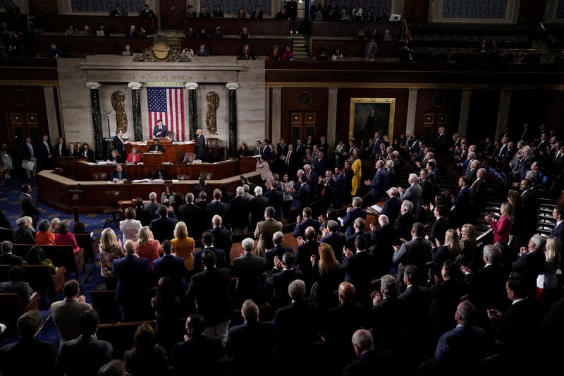 US House speaker's plan to avoid shutdown gains some Democratic support