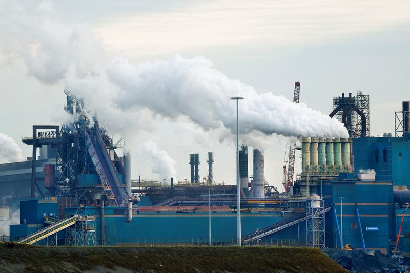 &copy; Reuters. FILE PHOTO: Steel factory Tata Steel is seen in IJmuiden, Netherlands September 25, 2023. REUTERS/Piroschka van de Wouw/File Photo