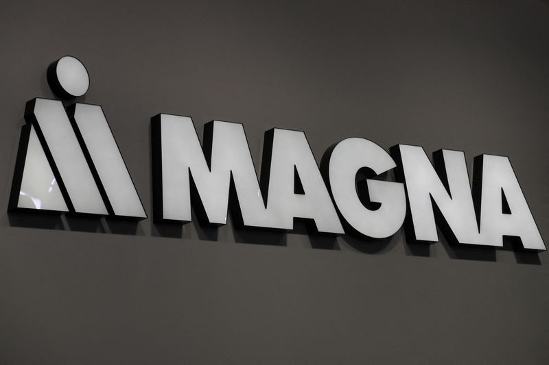 &copy; Reuters. FILE PHOTO: Magna logo is seen during Munich Auto Show, IAA Mobility 2021 in Munich, Germany, September 8, 2021. REUTERS/Wolfgang Rattay/File Photo