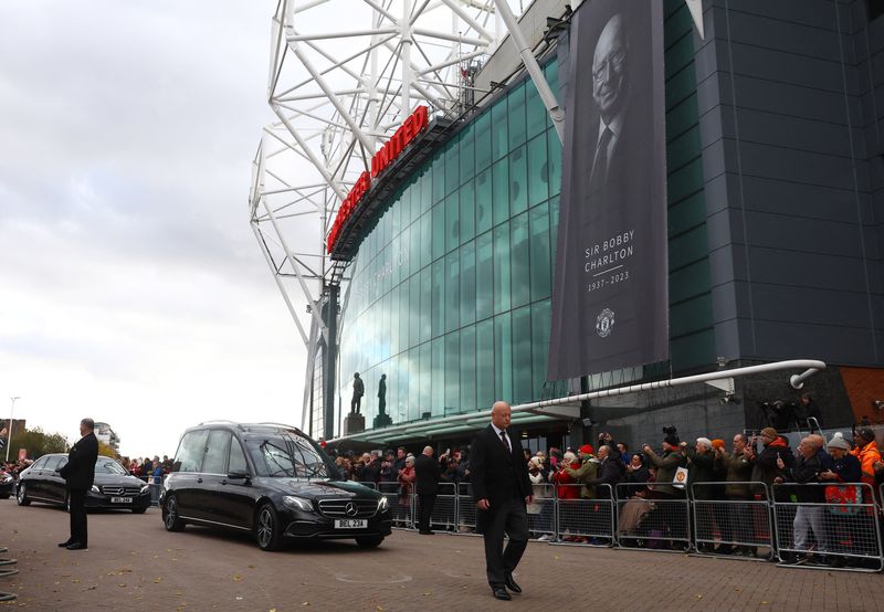 &copy; Reuters. Soccer Football - Funeral of former England and Manchester United footballer Bobby Charlton - Old Trafford, Manchester, Britain - November 13, 2023 The funeral cortege of Bobby Charlton passes by Old Trafford REUTERS/Carl Recine