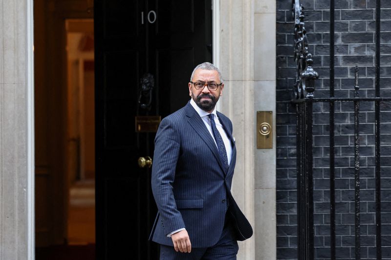 &copy; Reuters. Britain's newly appointed Home Secretary James Cleverly walks outside 10 Downing Street in London, Britain November 13, 2023. REUTERS/Suzanne Plunkett 