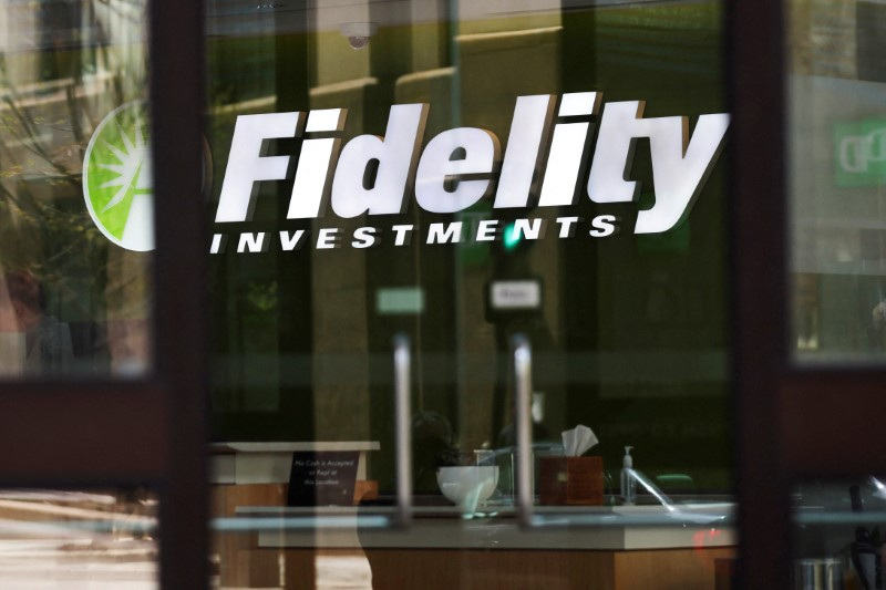 &copy; Reuters. FILE PHOTO: A sign marks a Fidelity Investments office in Boston, Massachusetts, U.S., April 28, 2022.   REUTERS/Brian Snyder/File Photo