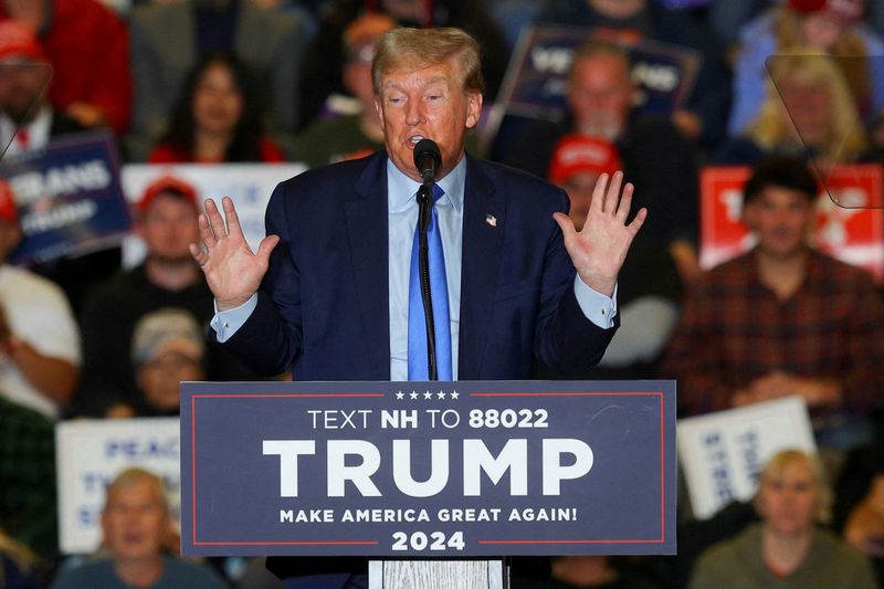 &copy; Reuters. FILE PHOTO: Republican presidential candidate and former U.S. President Donald Trump speaks during a campaign rally in Claremont, New Hampshire, U.S., November 11, 2023. REUTERS/Brian Snyder/File Photo