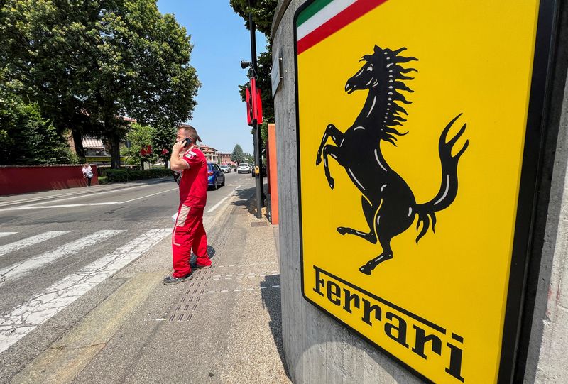 &copy; Reuters. FILE PHOTO: A Ferrari worker speaks on the phone next to the Ferrari logo outside the factory, in Maranello, Italy, June 15, 2022. Picture taken June 15, 2022. REUTERS/Flavio Lo Scalzo/File Photo