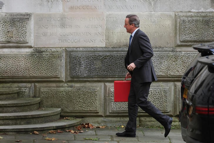 © Reuters. Britain's Foreign Secretary David Cameron arrives at the Foreign, Commonwealth and Development Office in London, Britain, November 14, 2023. REUTERS/Hannah McKay