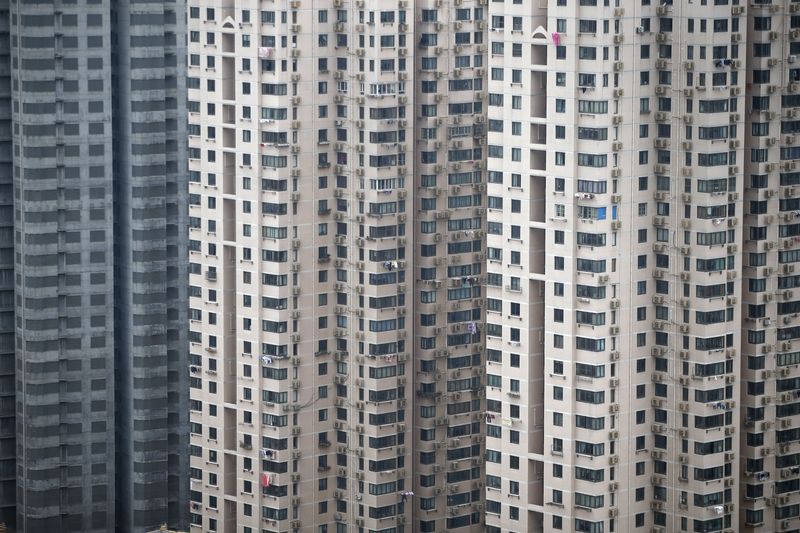 &copy; Reuters. FILE PHOTO: Buildings of a residential compound are seen in Shanghai, China, March 17, 2016. REUTERS/Aly Song