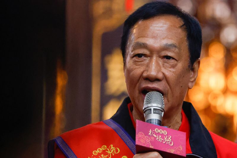 &copy; Reuters. FILE PHOTO: Terry Gou, the founder of Taiwan's Foxconn, makes a speech at Banqiao Cihui Temple in New Taipei City, Taiwan October 29, 2023. REUTERS/Ann Wang/File Photo