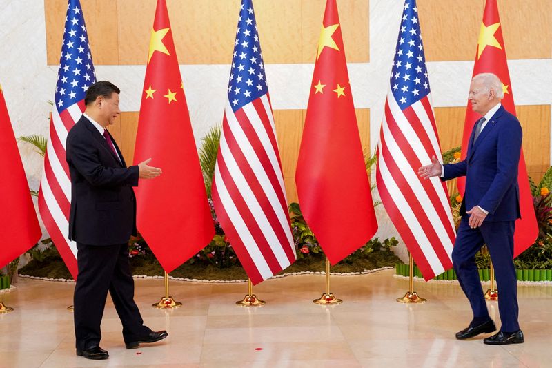 &copy; Reuters. Le Président chinois Xi Jinping et son homologue américain Joe Biden. /Photo prise le 14 novembre 2022/REUTERS/Kevin Lamarque/