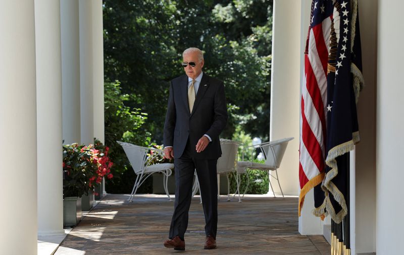 &copy; Reuters. U.S. President Joe Biden walks down the West Wing colonnade from the Oval Office to speak about the August U.S. jobs and employment report numbers in the Rose Garden of the White House in Washington, U.S. September 1, 2023.  REUTERS/Kevin Wurm