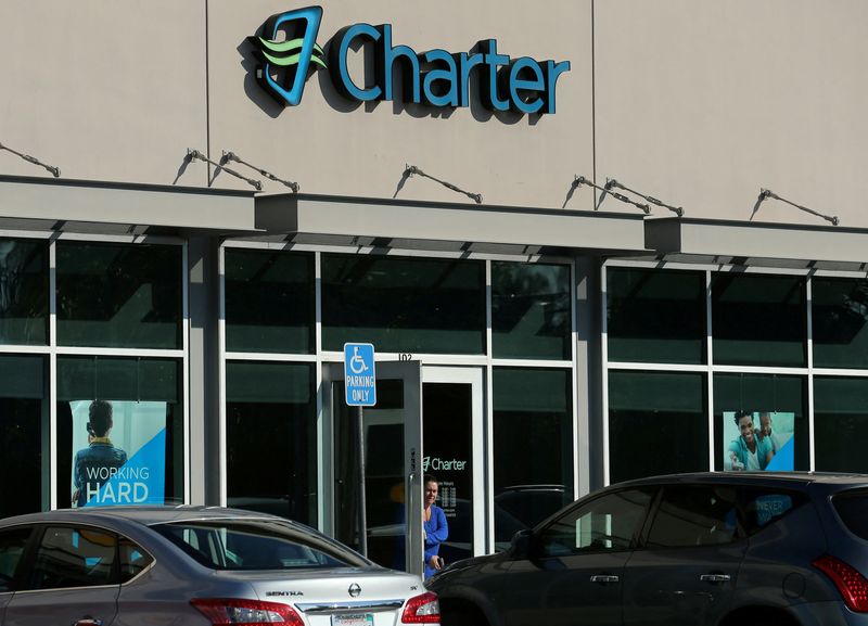 © Reuters. FILE PHOTO: A Charter Communications company store is pictured in Long Beach, California, U.S., January 26, 2017.   REUTERS/Mike Blake/File Photo
