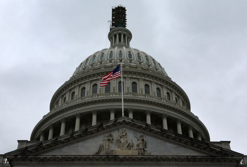 © Reuters. FILE PHOTO: The dome of the U.S. Capitol building is seen on a rainy day as the deadline to avert a government shutdown approaches in Washington, U.S., September 26, 2023. REUTERS/Leah Millis/File Photo