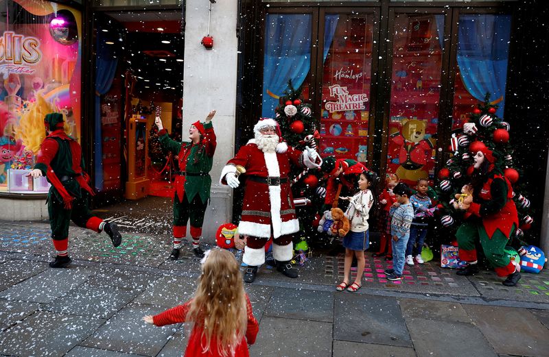 &copy; Reuters. FILE PHOTO: People dressed as Santa and his elves play with children invited to Hamleys toy store, as it announces its' potential top sellers for the Christmas season, in London, Britain, September 21, 2023.  REUTERS/Peter Nicholls/File Photo
