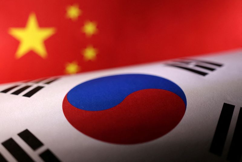 &copy; Reuters. Printed Chinese and South Korean flags are seen in this illustration, July 21, 2022. REUTERS/Dado Ruvic/Illustration/File Photo