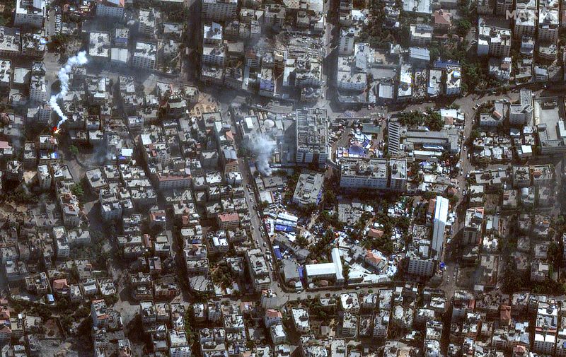 &copy; Reuters. Un'immagine satellitare mostra l'ospedale Al-Shifa, nel corso del conflitto in corso tra Israele e il gruppo islamista palestinese Hamas, a Gaza l'11 novembre 2023. Maxar Technologies/Handout via REUTERS/File Photo