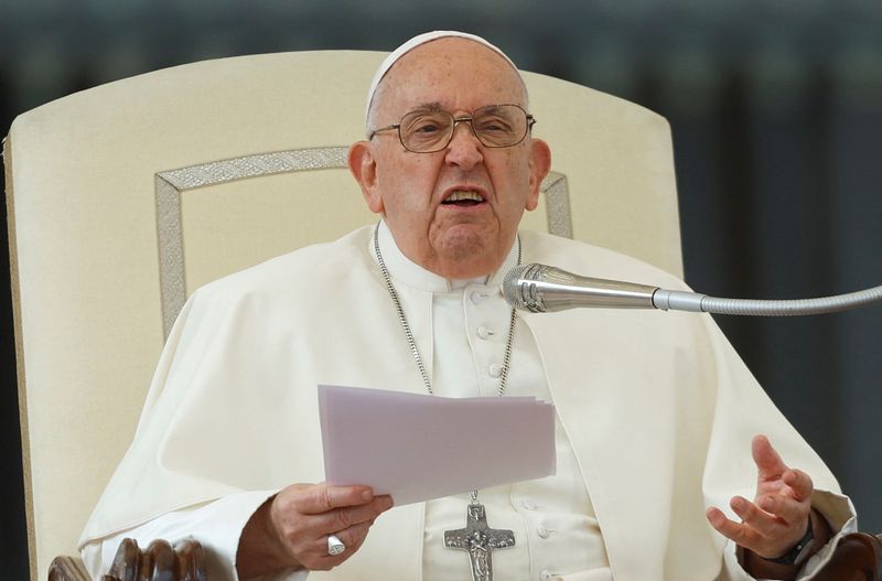 &copy; Reuters. Pope Francis speaks during the weekly general audience, in Saint Peter's Square at the Vatican, November 15, 2023. REUTERS/Remo Casilli