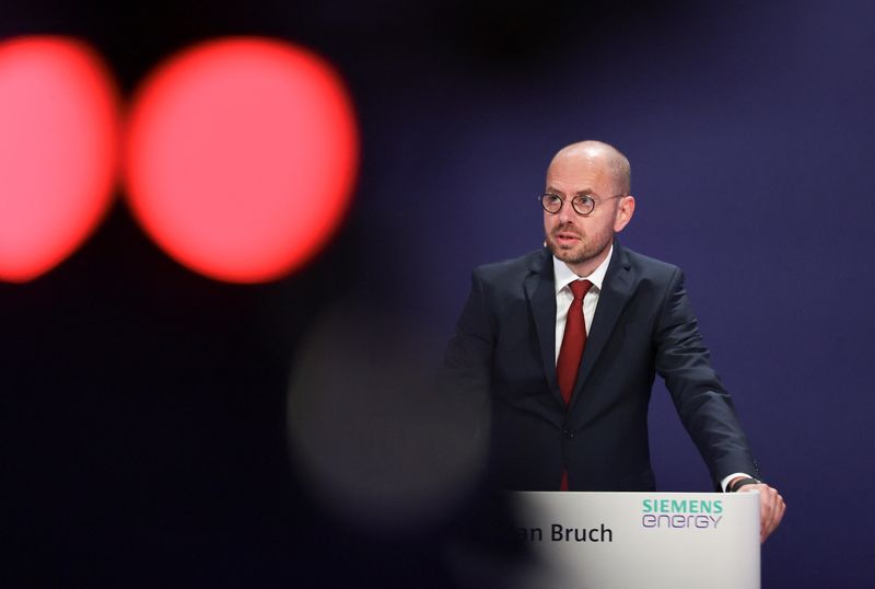 © Reuters. Siemens Energy CEO Christian Bruch addresses the annual results press conference in Munich, Germany, November 15, 2023. REUTERS/Leo Simon