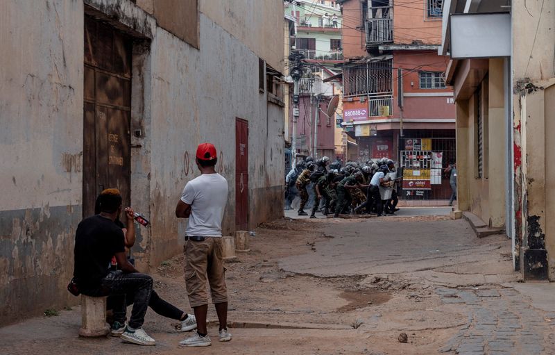 &copy; Reuters. La police malgache disperse des opposants à l'approche des élections présidentielles. /Photo prise le 11 novembre 2023/REUTERS/Zo Andrianjafy  