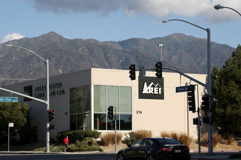 &copy; Reuters. FILE PHOTO: A woman jogs past an REI store that is closed on Black Friday with the San Gabriel Mountains visible in the distance, in Arcadia, California, November 27, 2015. REUTERS/David McNew/File Photo