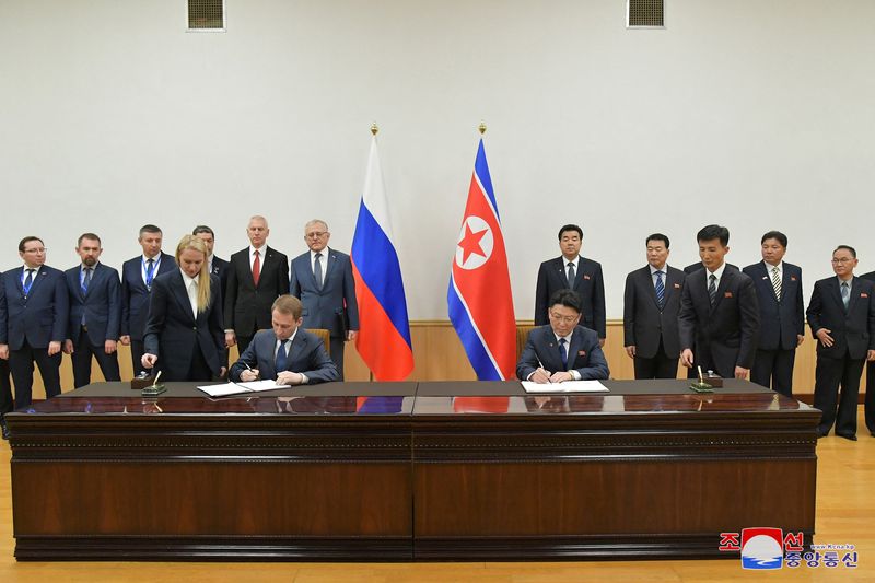 © Reuters. General view during the 10th meeting of the Trade, Economic and Scientific and Technological Cooperation Committee between the government of the Democratic People's Republic of Korea and the government of Russia, in Pyongyang, North Korea, in this picture obtained by Reuters on November 16, 2023. KCNA via REUTERS 