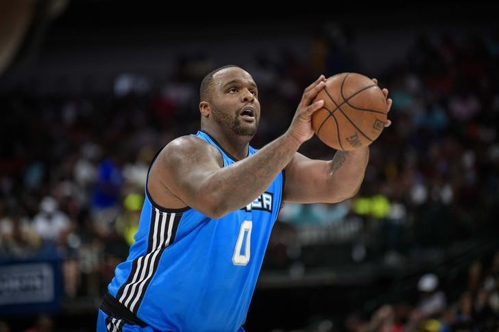 © Reuters. Aug 17, 2019; Dallas, TX, USA; Power power forward Glen Davis (0) during the game at the American Airlines Center. Mandatory Credit: Jerome Miron-USA TODAY Sports