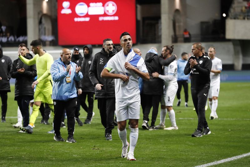 &copy; Reuters. إران زهاوي لاعب إسرائيل بعد مباراة فريقه أمام سويسرا ضمن تصفيات بطولة أوروبا لكرة القدم في فيلكسيت بالمجر يوم الأربعاء. تصوير: برناديت زابو 