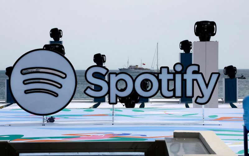 &copy; Reuters. FILE PHOTO: A logo of Spotify is seen on a beach during the Cannes Lions International Festival of Creativity in Cannes, France, June 20, 2023. REUTERS/Eric Gaillard/File Photo