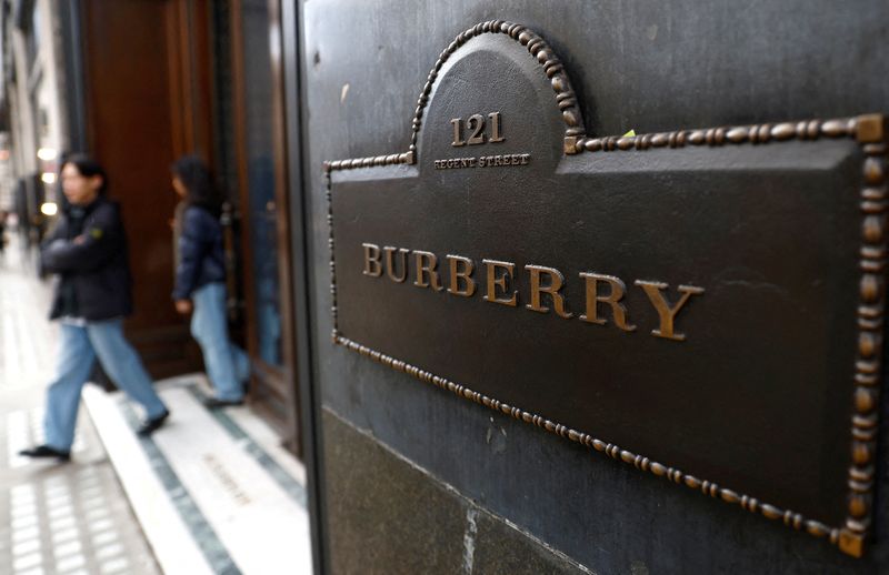 &copy; Reuters. Un negozio Burberry a Londra, Gran Bretagna, 16 gennaio 2023.  REUTERS/Peter Nicholls/Foto d'archivio