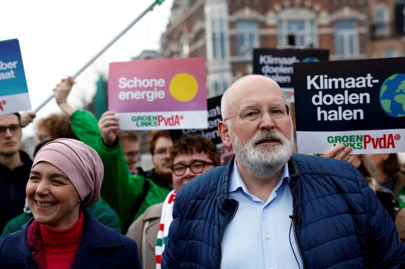 &copy; Reuters. FILE PHOTO: The leading candidate of the Dutch Labour Party, Frans Timmermans attends The March for Climate and Justice to demand political change before the elections in Amsterdam, Netherlands, November 12 2023. REUTERS/Piroschka van de Wouw/File Photo