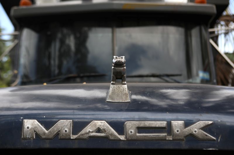 © Reuters. FILE PHOTO: The logo of Mack Trucks is seen on a truck in a yard in Mejicanos, El Salvador, August 16, 2018. REUTERS/Jose Cabezas