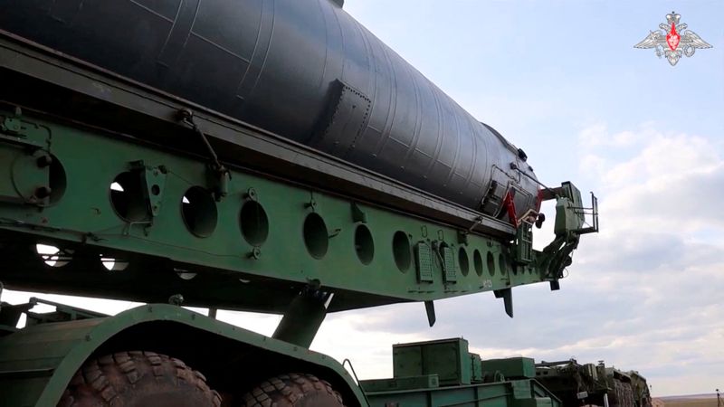 &copy; Reuters. Un missile balistique intercontinental équipé du véhicule planeur hypersonique à capacité nucléaire « Avangard ». /Image tirée d'une vidéo publiée le 16 novembre 2023/REUTERS/ Ministère russe de la Défense