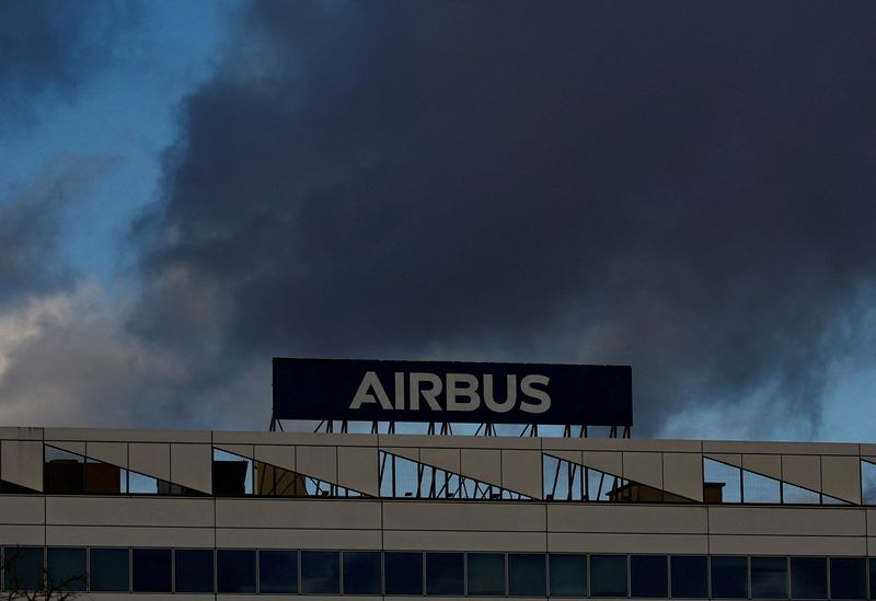 &copy; Reuters. Le logo d'Airbus. /Photo prise le 14 novembre 2023/REUTERS/Gonzalo Fuentes