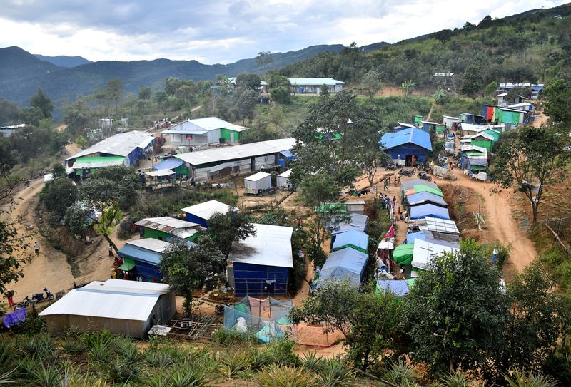 &copy; Reuters. Vue d'un camp de secours en Inde où séjournent des personnes ayant fui la Birmanie. /Photo prise le 15 novembre 2023/REUTERS/Chanchinmawia
