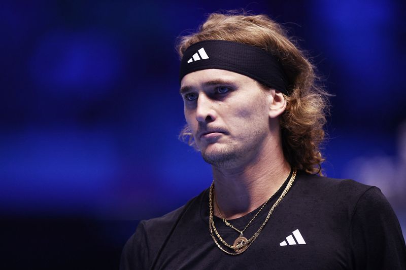 &copy; Reuters. Alexander Zverev durante partida contra Daniil Medvedev no ATP Finals em Turim
15/11/2023 REUTERS/Guglielmo Mangiapane