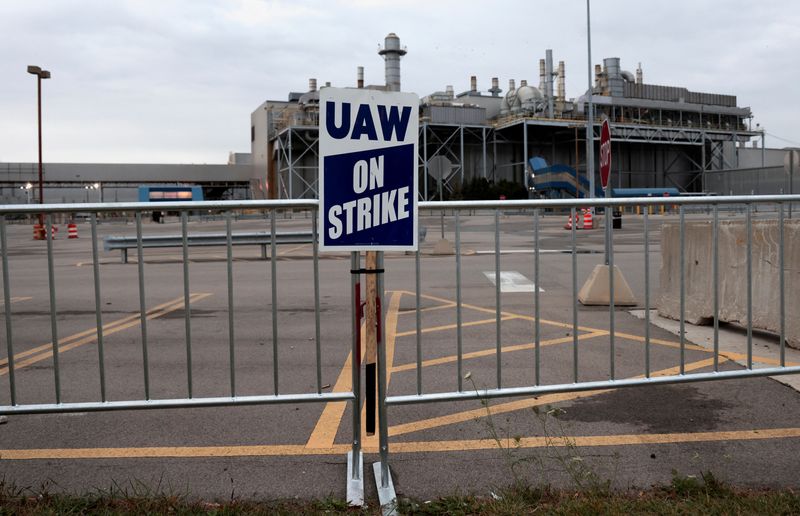 &copy; Reuters. FILE PHOTO: A United Auto Workers On Strike sign is seen outside the Ford Michigan Assembly Plant in Wayne, Michigan U.S.  October 25, 2023. REUTERS/Rebecca Cook