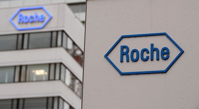 &copy; Reuters. FILE PHOTO: The logo of Swiss drugmaker Roche is seen at its headquarters in Basel, Switzerland February 1, 2018. REUTERS/Arnd Wiegmann/File Photo