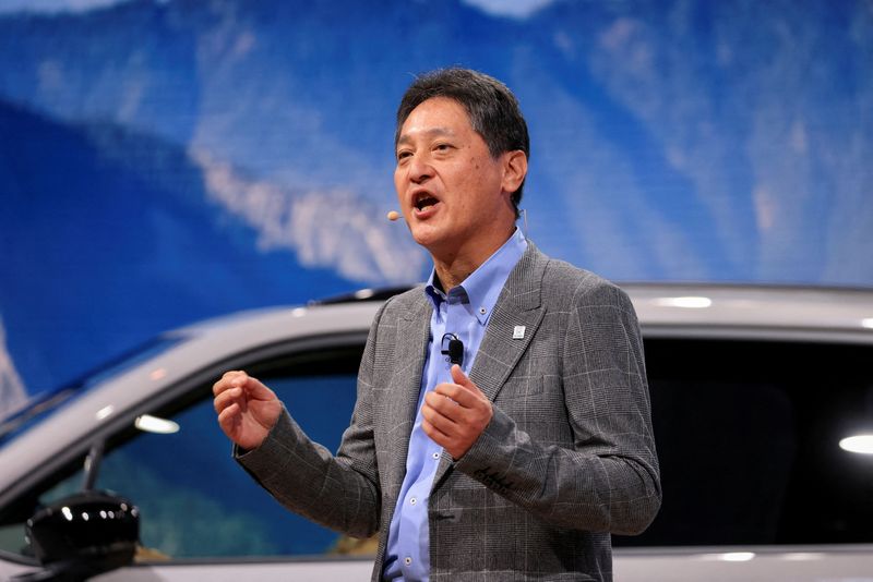 &copy; Reuters. FILE PHOTO: Atsushi Osaki, President and CEO at Subaru, speaks during the press day preview of the Los Angeles Auto Show in Los Angeles, California, U.S. November 16, 2023.  REUTERS/David Swanson/File Photo