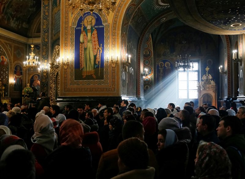Moldova's largest Orthodox church keeps link to Russia