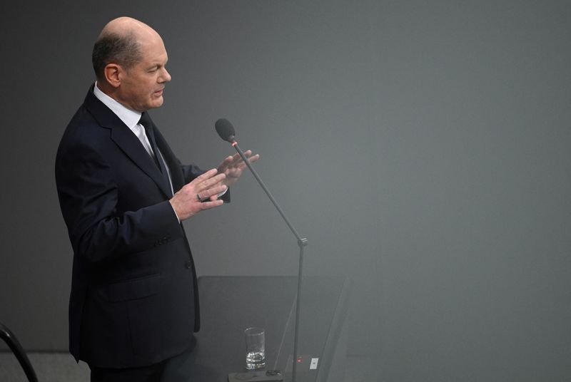 &copy; Reuters. Chancellor Olaf Scholz speaks during a hearing at Germany’s lower house of parliament Bundestag following the ruling of Germany's Constitutional court that the government's re-location of 60 billion euros ($65 billion USD) of unused debt from the pandem
