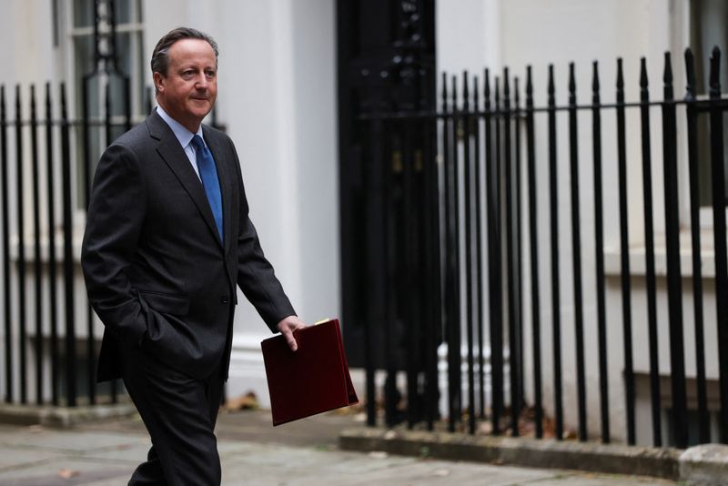 &copy; Reuters. وزير الخارجية البريطاني ديفيد كاميرون يصل إلى داونينج ستريت قبل اجتماع مجلس الوزراء في لندن يوم 14 نوفمبر تشرين الثاني 2023. تصوير: هولي آدمز - 