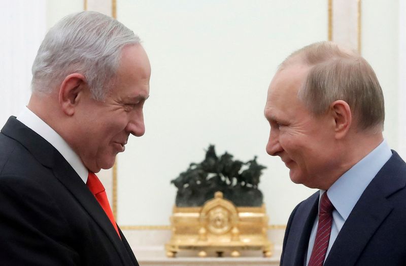 &copy; Reuters. الرئيس الروسي فلاديمير بوتين خلال اجتماع مع رئيس الوزراء الإسرائيلي بنيامين نتنياهو في موسكو. صورة من أرشيف رويترز.